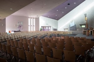 Koppelbare kerkstoelen