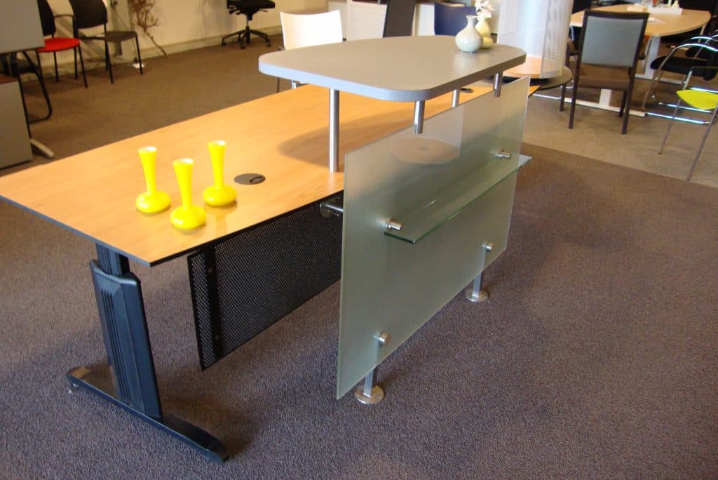 Tweedehands werkplek met balie functie