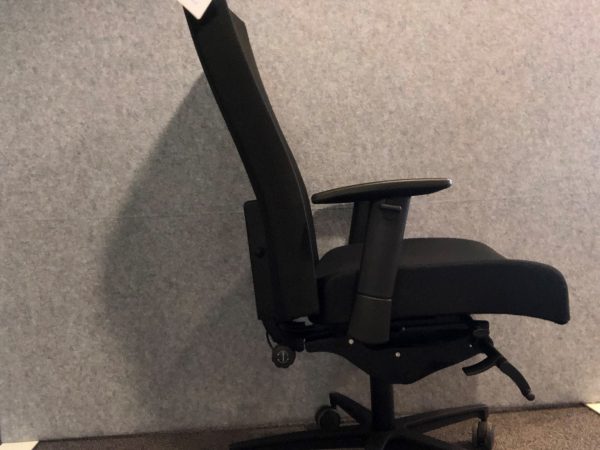 zwarte bureaustoel