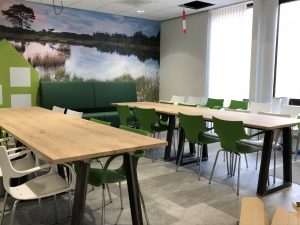 Groen en witte Jim stoel gezondheidscentrum Assen
