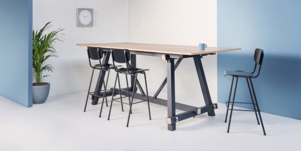 vepa timber vergadertafel - sfeerfoto statafel