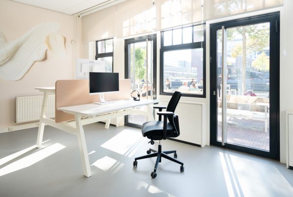 Moderne kantoorinrichting met het Vepa Piqniq bureau